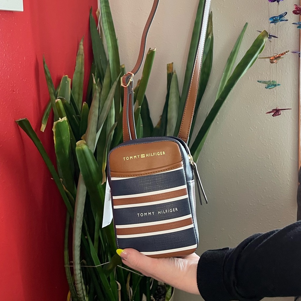 Tommy Hilfiger crossbody